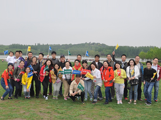 愛心呵護(hù)綠色，健康享受生活 ——記二、三、四黨支部“綠色環(huán)保健康行”活動(dòng)