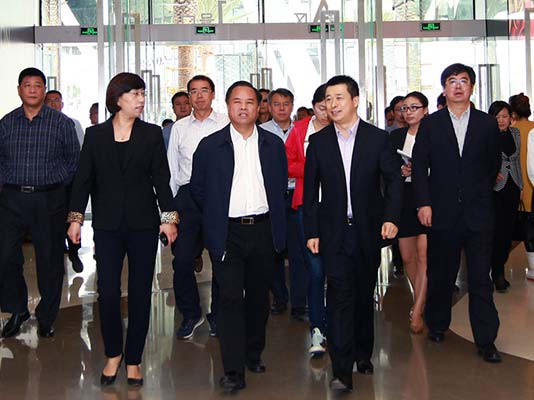 海南省委副書記、省長(zhǎng)劉賜貴蒞臨海棠灣免稅購物中心考察