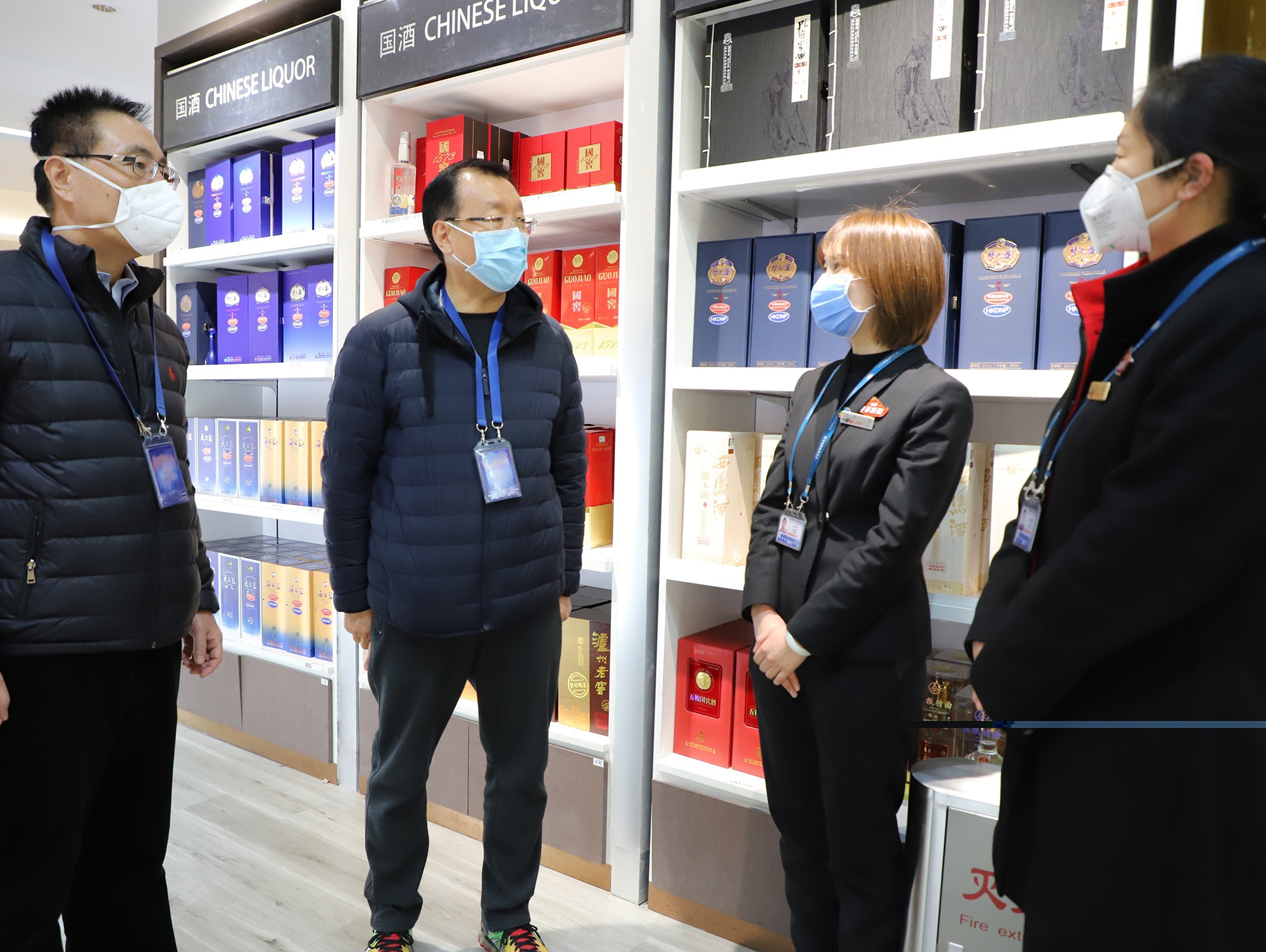 中國(guó)旅游集團(tuán)副總經(jīng)理王斌一行到首都機(jī)場(chǎng)免稅店慰問(wèn)并檢查疫情防控工作